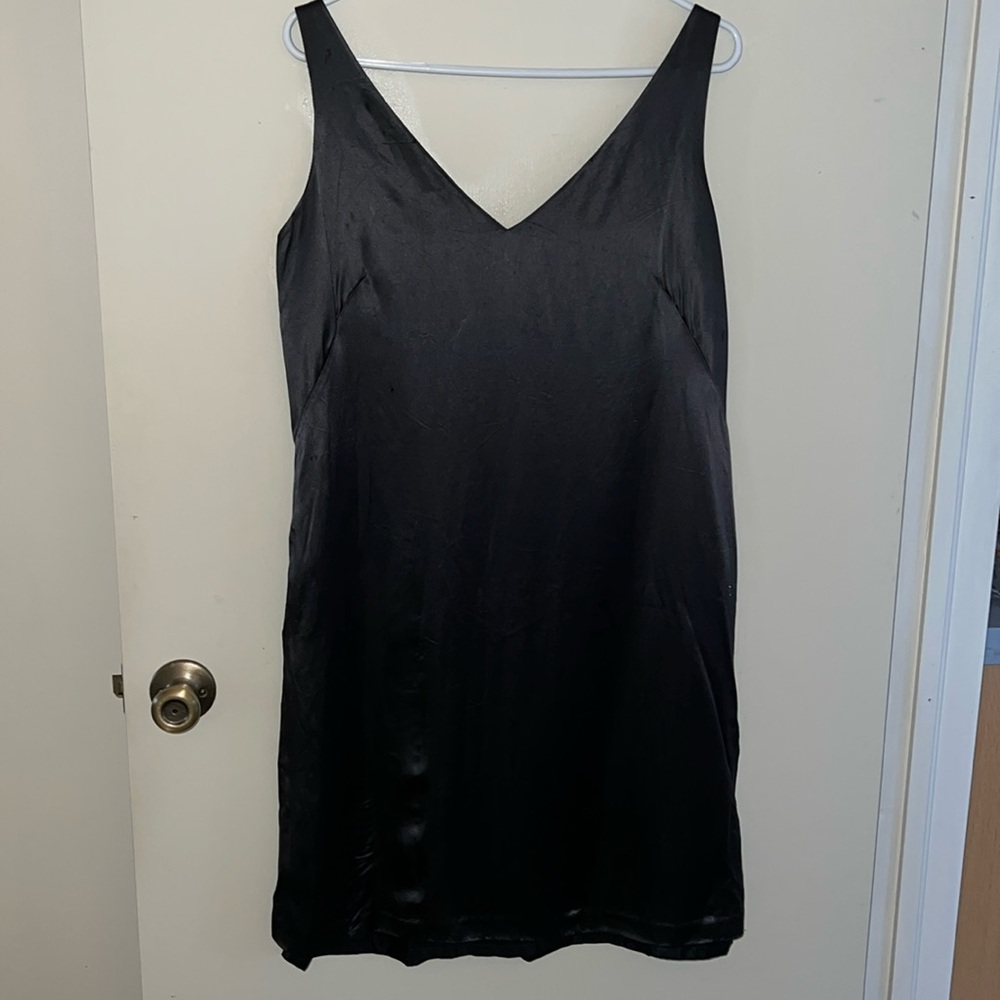 Silk sleeveless v-neck silk dress